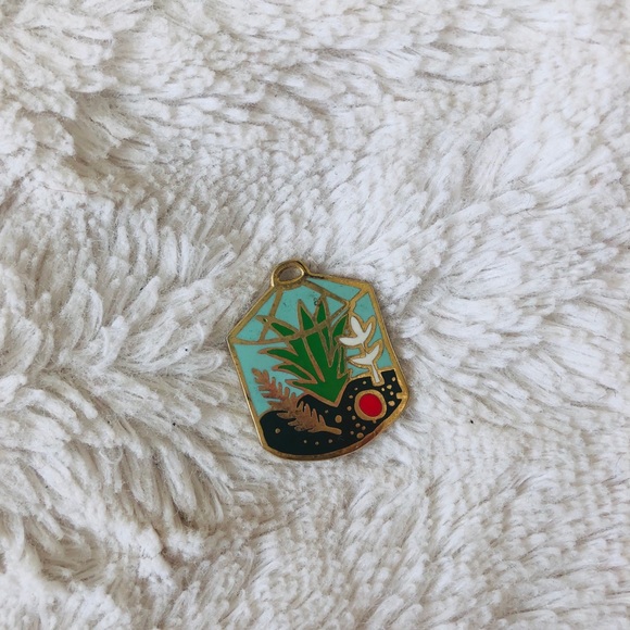 Terrarium plant charm for a necklace - Picture 3 of 5